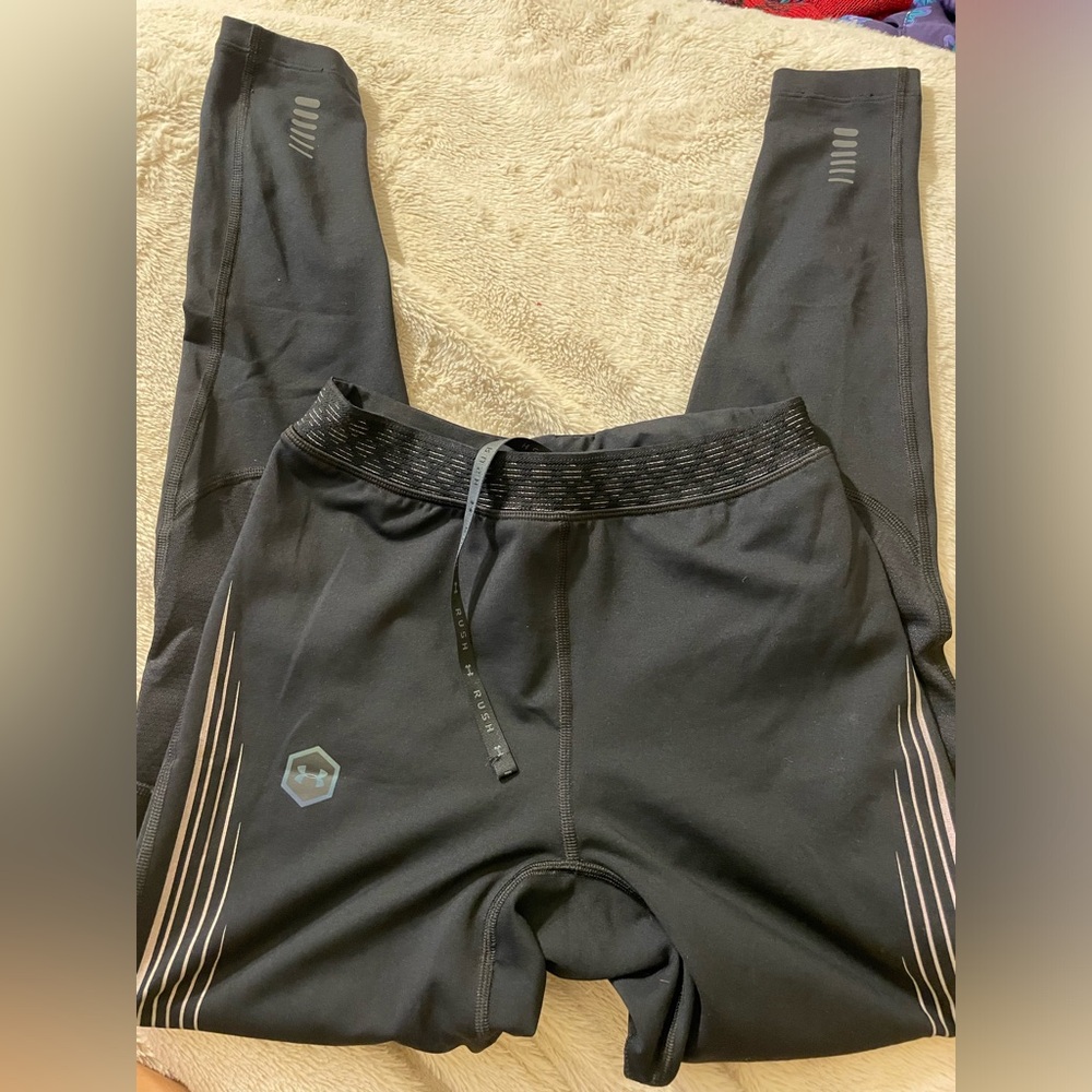 EUC Under Armour Heatgear Black Leggings